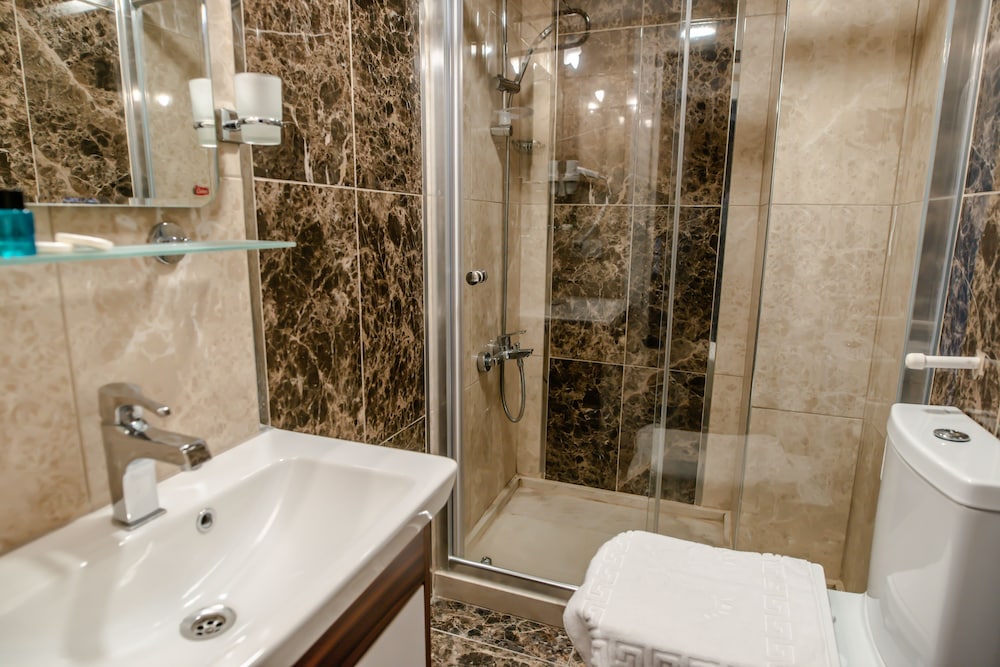 The Camelot Hotel 22