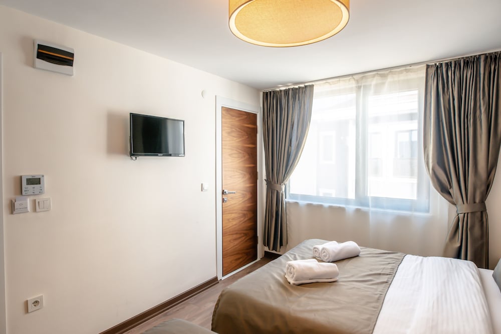 The Camelot Hotel 13
