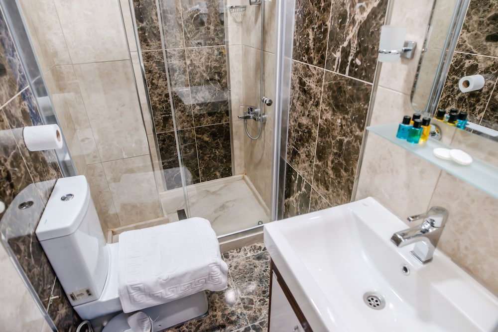 The Camelot Hotel 21