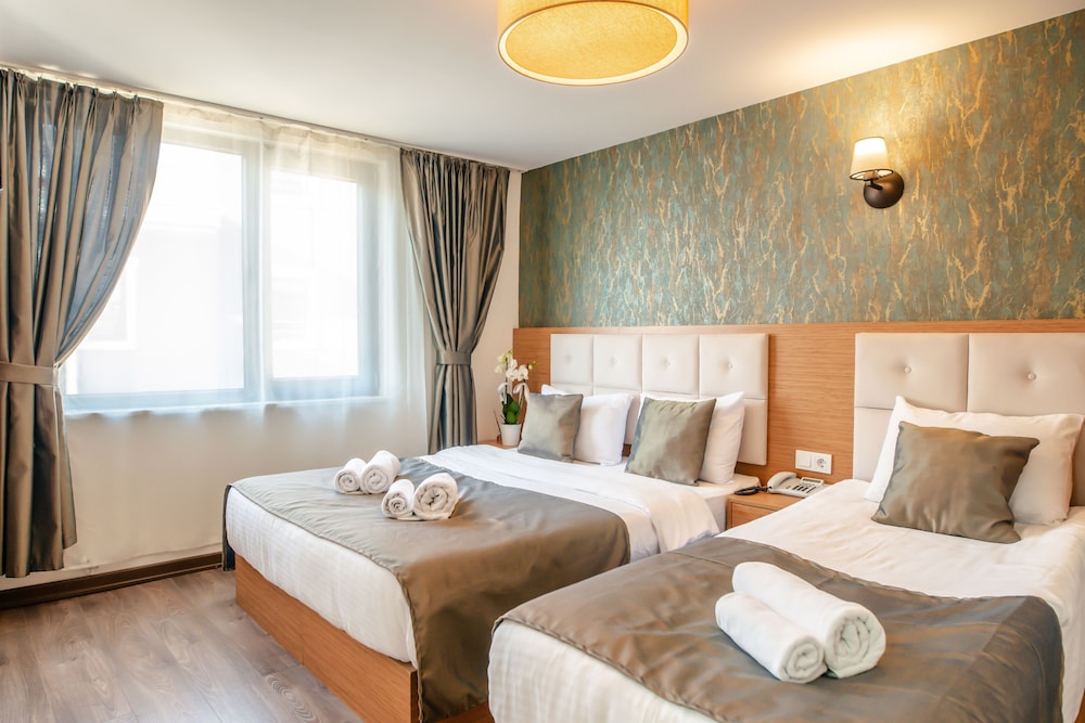 The Camelot Hotel 14