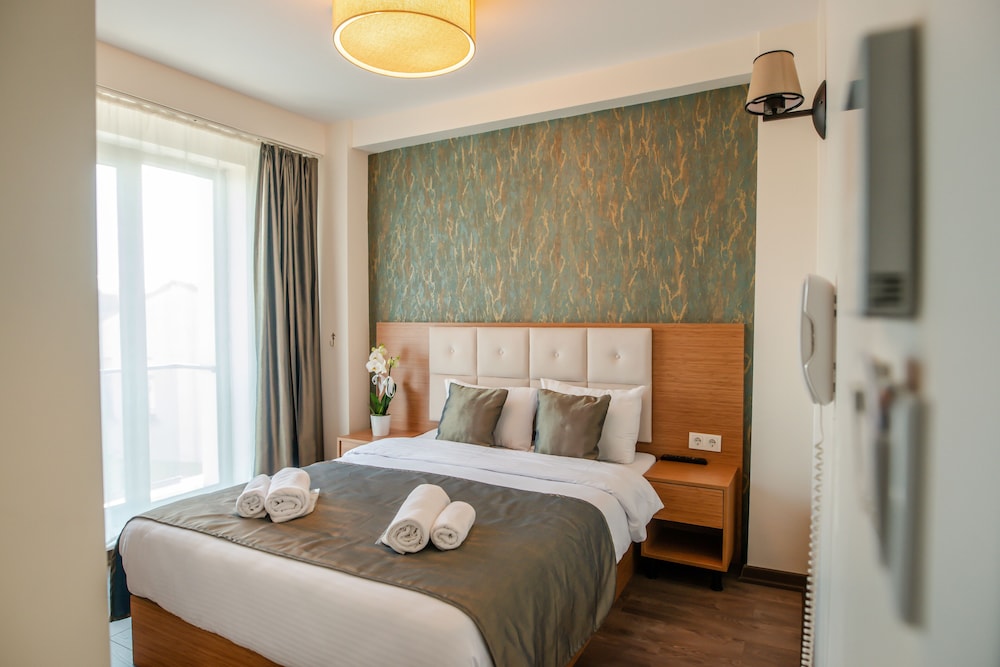 The Camelot Hotel 5