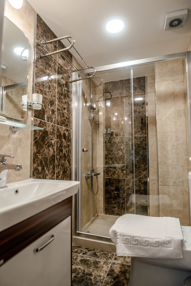 The Camelot Hotel 23