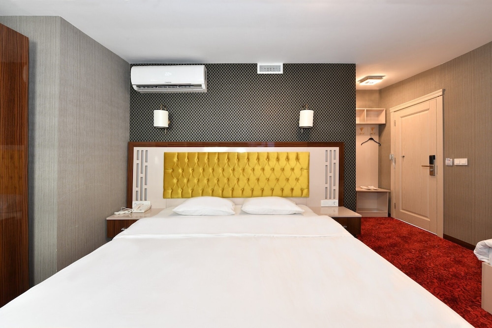 Sea Moon Hotel 8