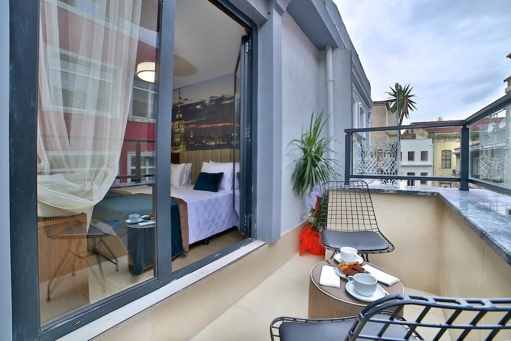 The Tango Hotel Taksim 11