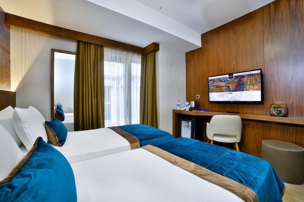 The Tango Hotel Taksim 14