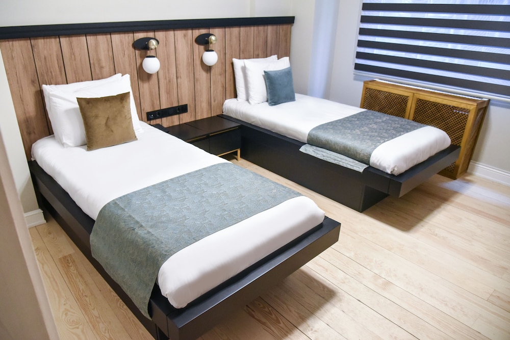 Luxir Hotel 13