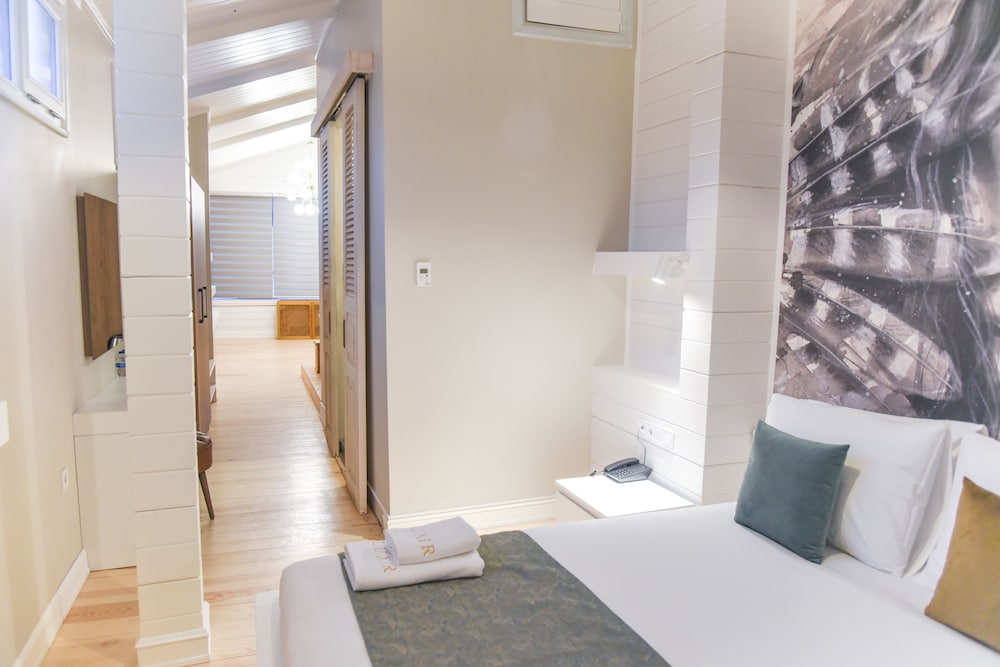 Luxir Hotel 18