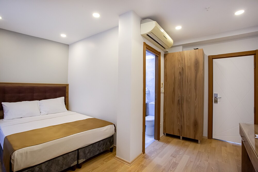 West Palace Hotel 19