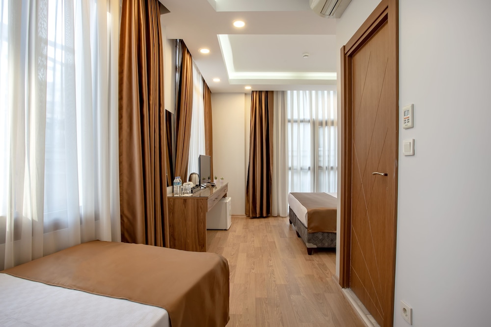West Palace Hotel 24