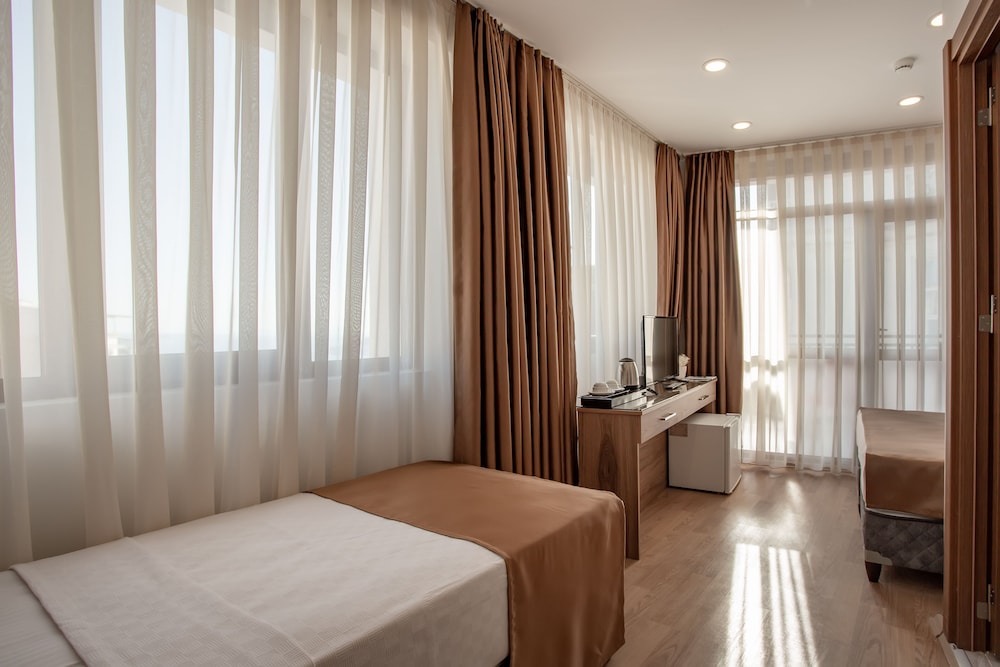 West Palace Hotel 14
