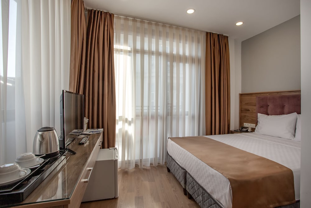 West Palace Hotel 13