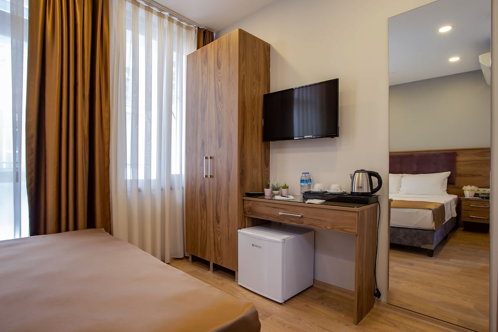 West Palace Hotel 10