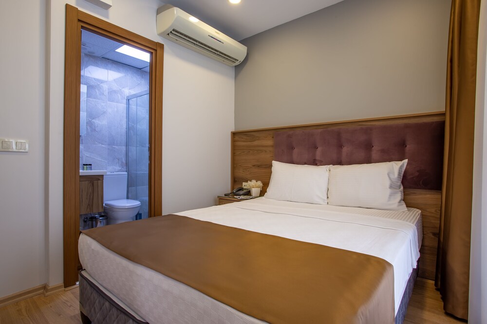 West Palace Hotel 9