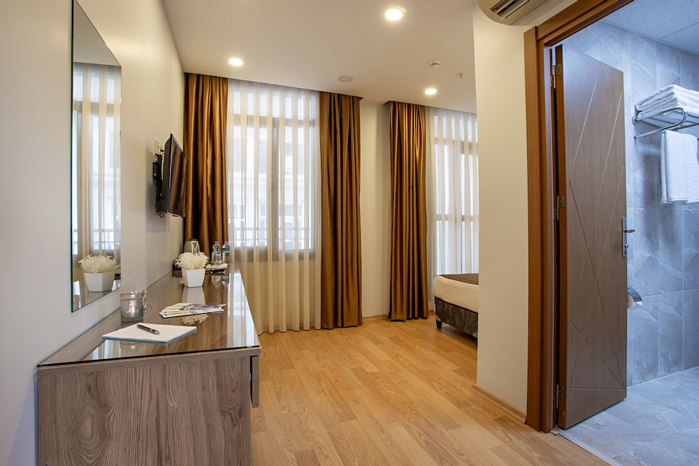 West Palace Hotel 7