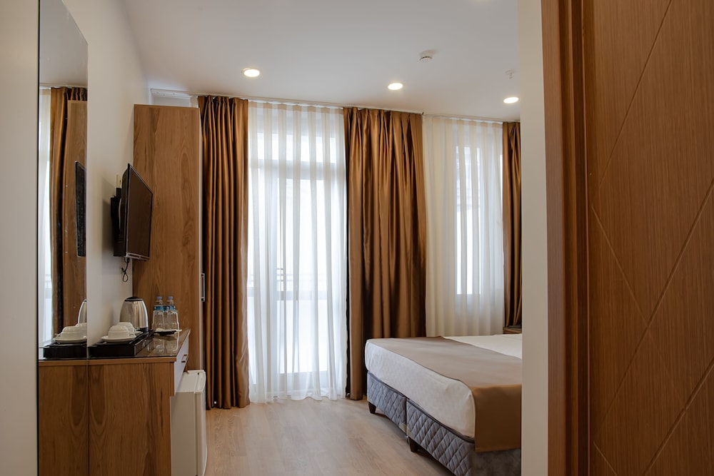 West Palace Hotel 16