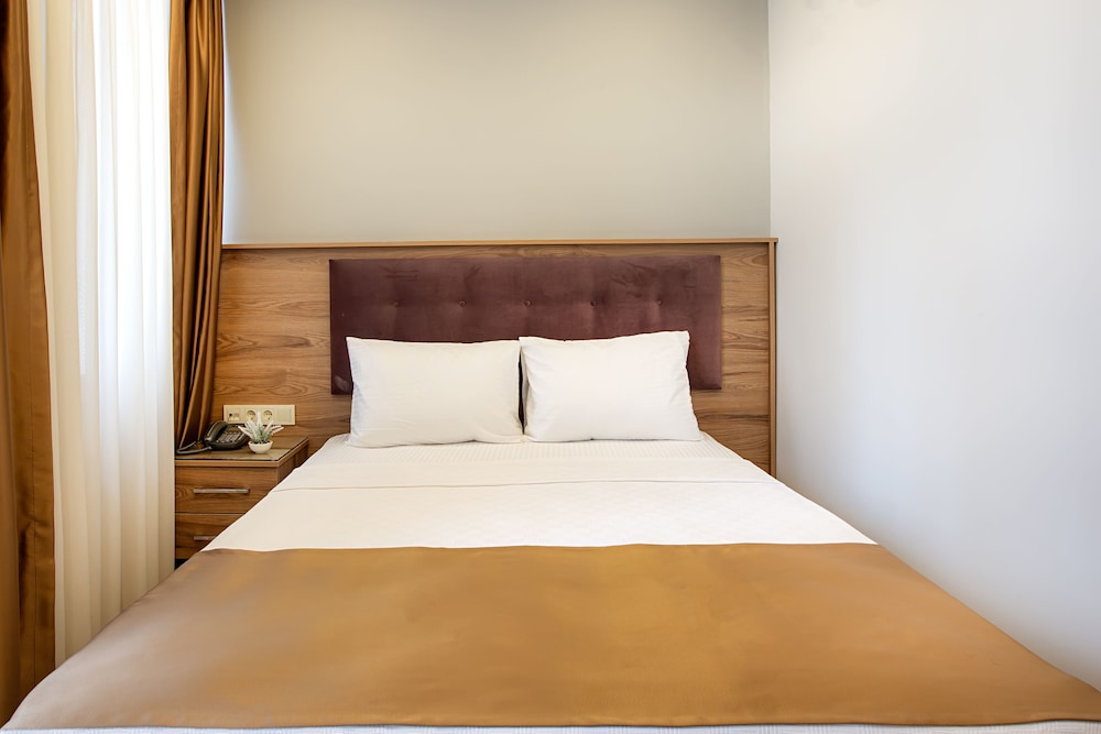 West Palace Hotel 8