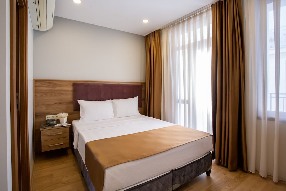 West Palace Hotel 12