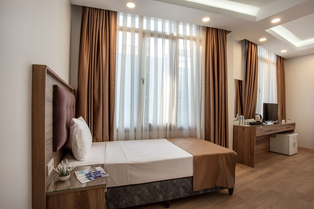 West Palace Hotel 23
