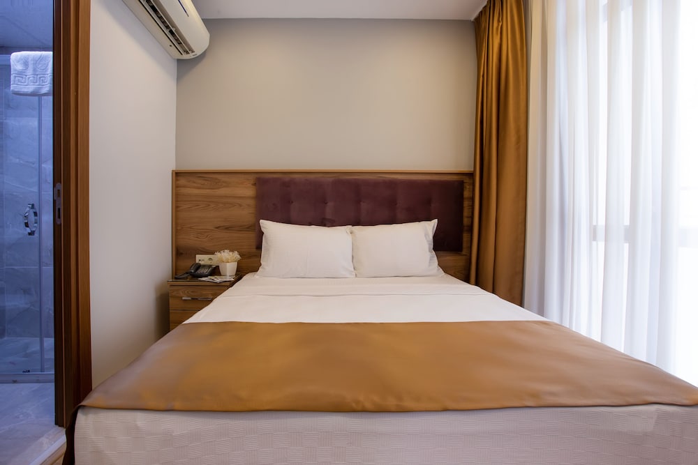 West Palace Hotel 11