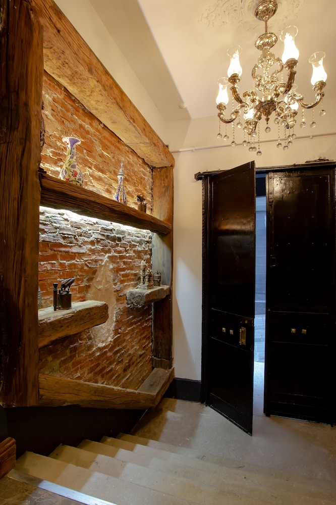 West Palace Hotel 2
