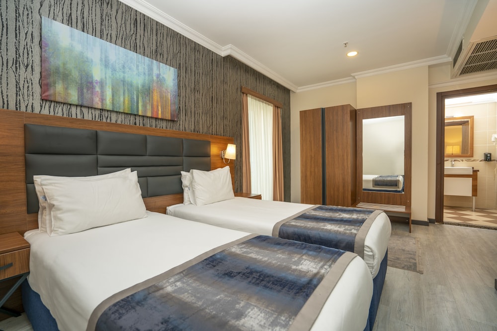 The Bostanci Hotel 10