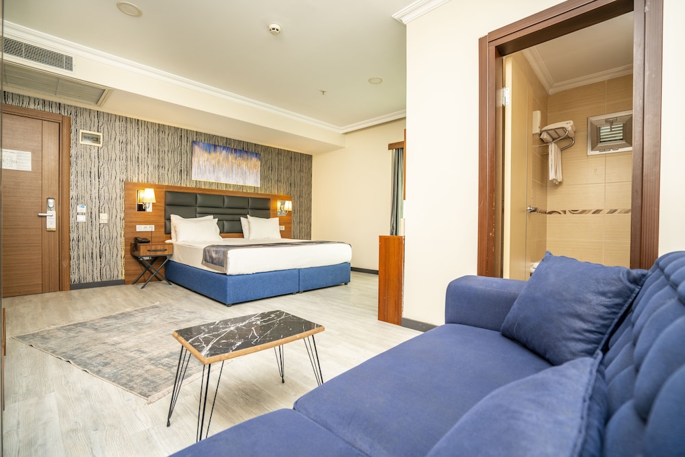 The Bostanci Hotel 12