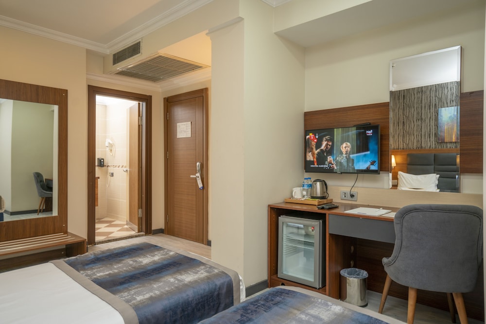 The Bostanci Hotel 11