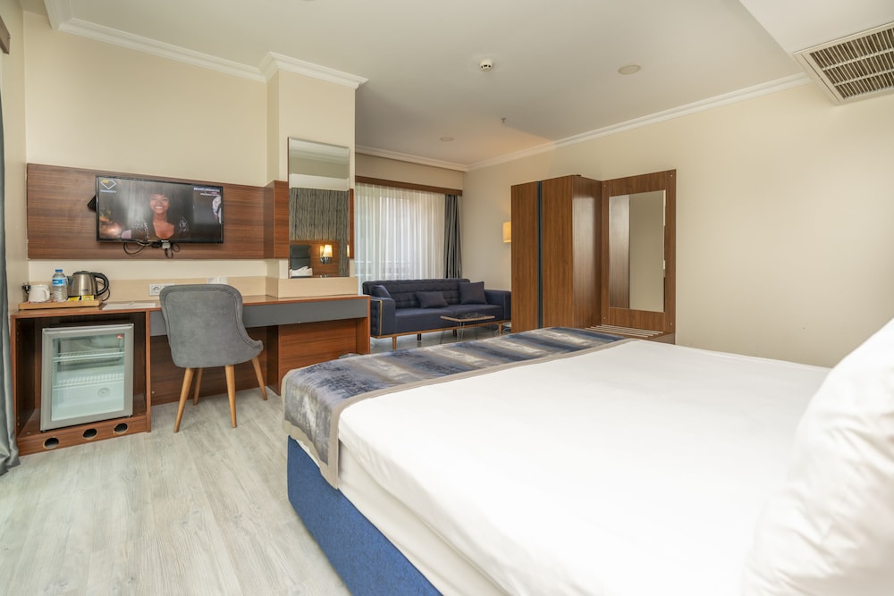 The Bostanci Hotel 13