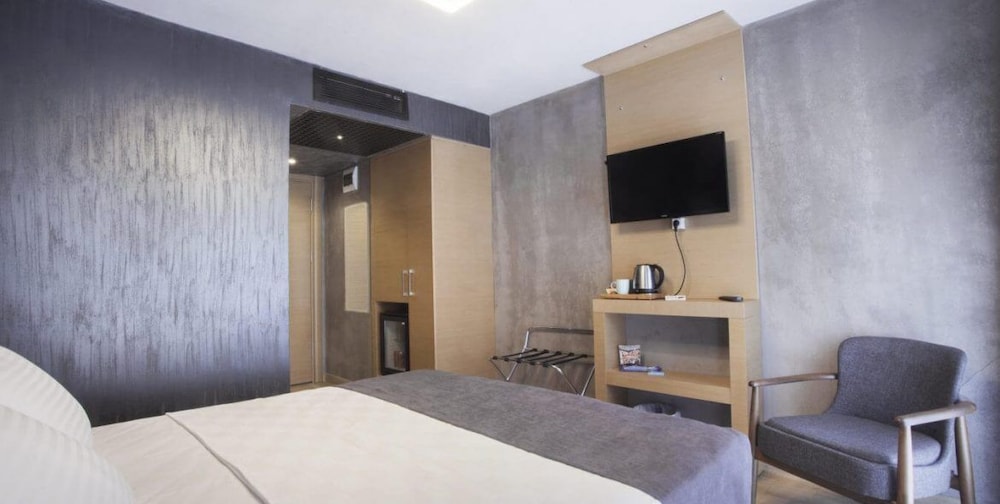 Redstone Hotel 8
