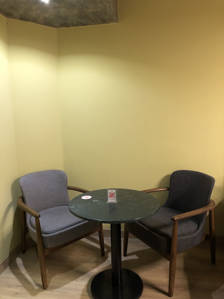 Redstone Hotel 10