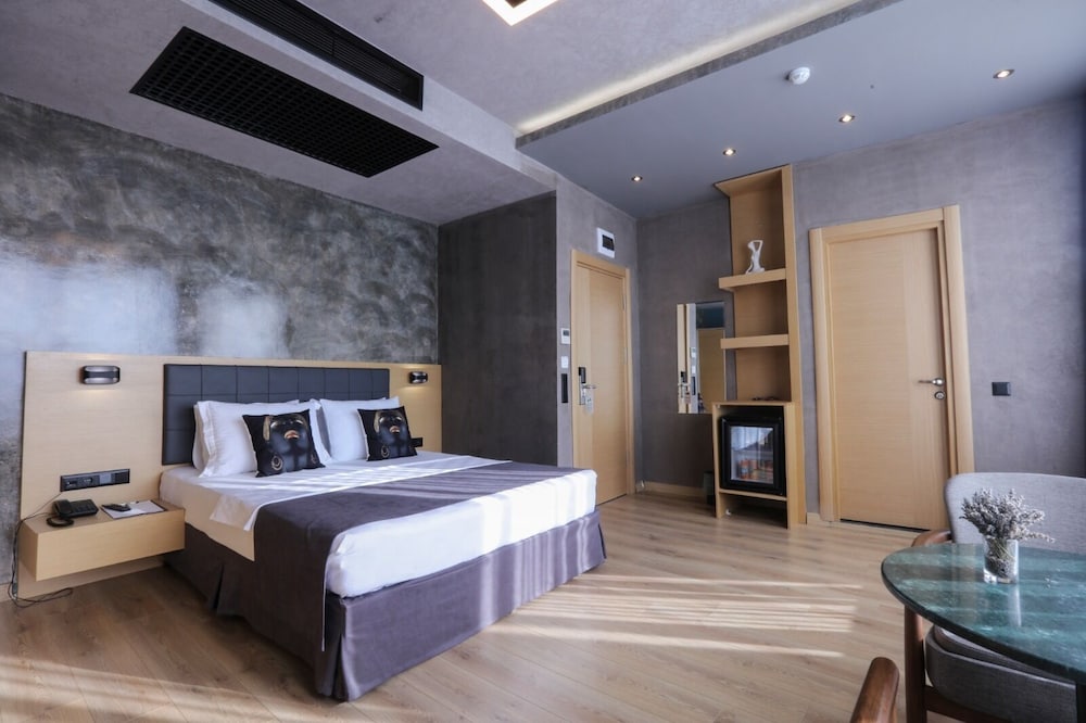Redstone Hotel 4