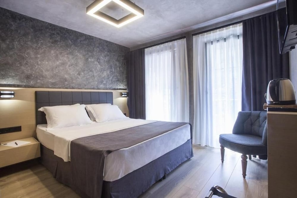 Redstone Hotel 14