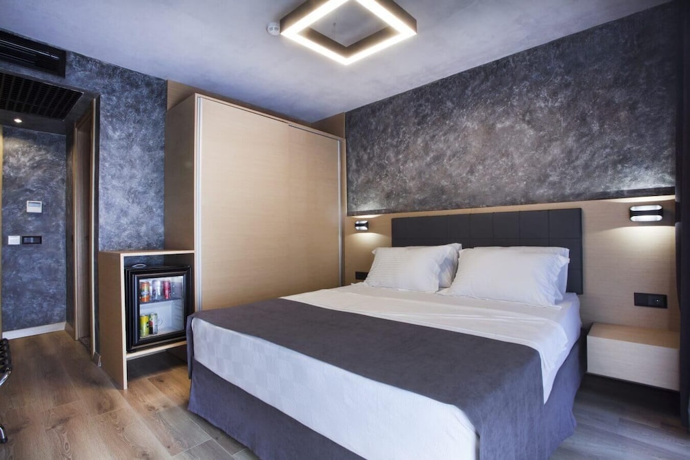 Redstone Hotel 5