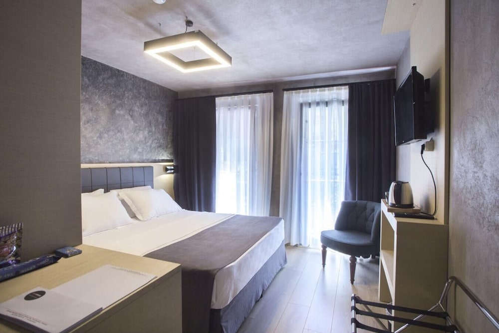 Redstone Hotel 16