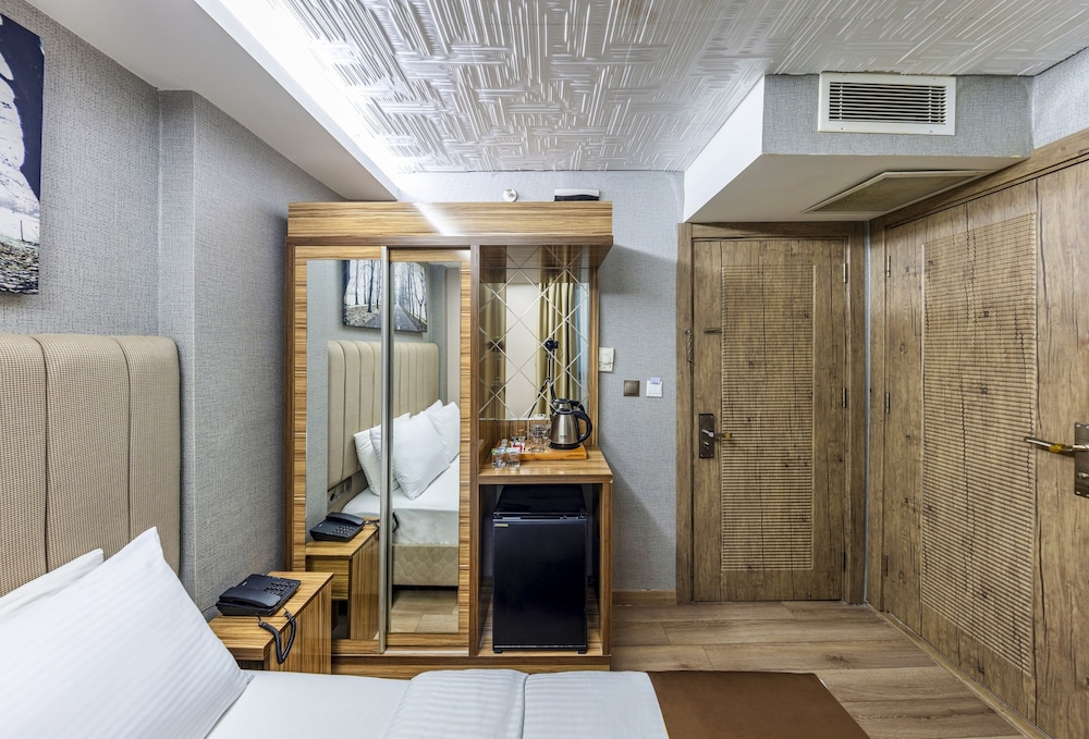 Dem Istanbul Airport Hotel 14