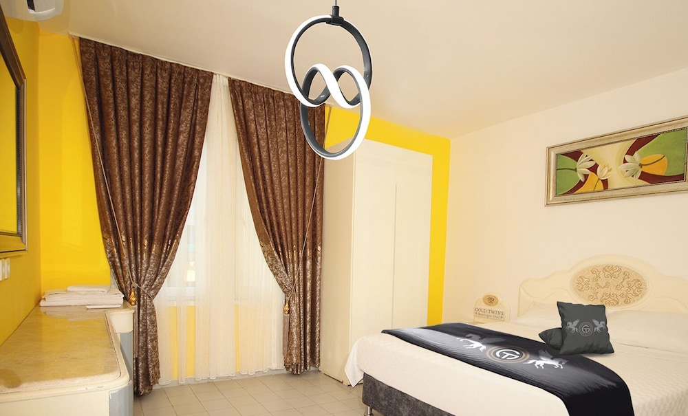 Gold Twins Boutique Hotel 9