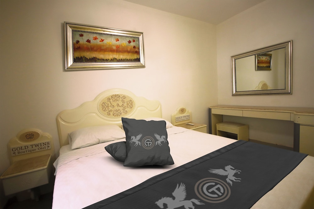Gold Twins Boutique Hotel 8