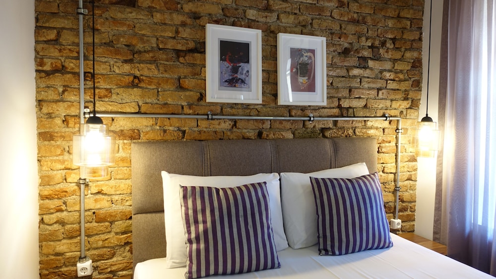 Mono Hotel 3