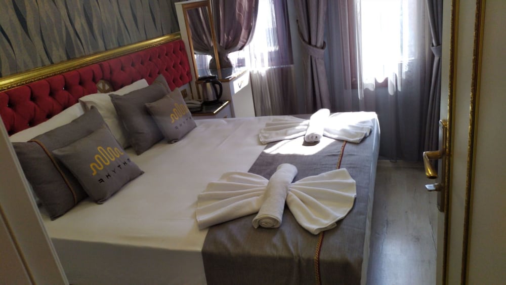 Rhythm Hotel 9