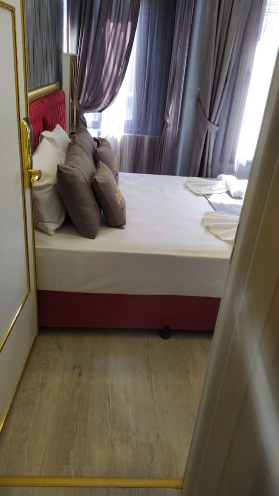 Rhythm Hotel 13