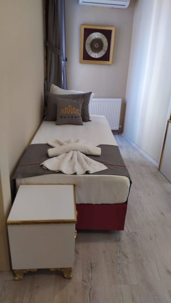 Rhythm Hotel 18