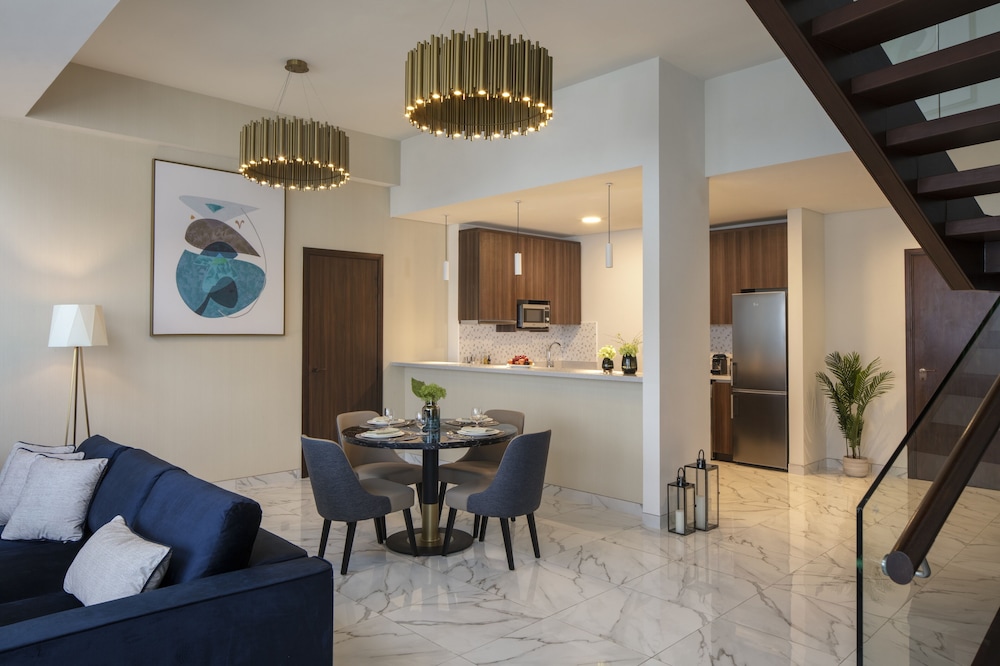 Avani + Palm View Dubai Hotel & Suites 10