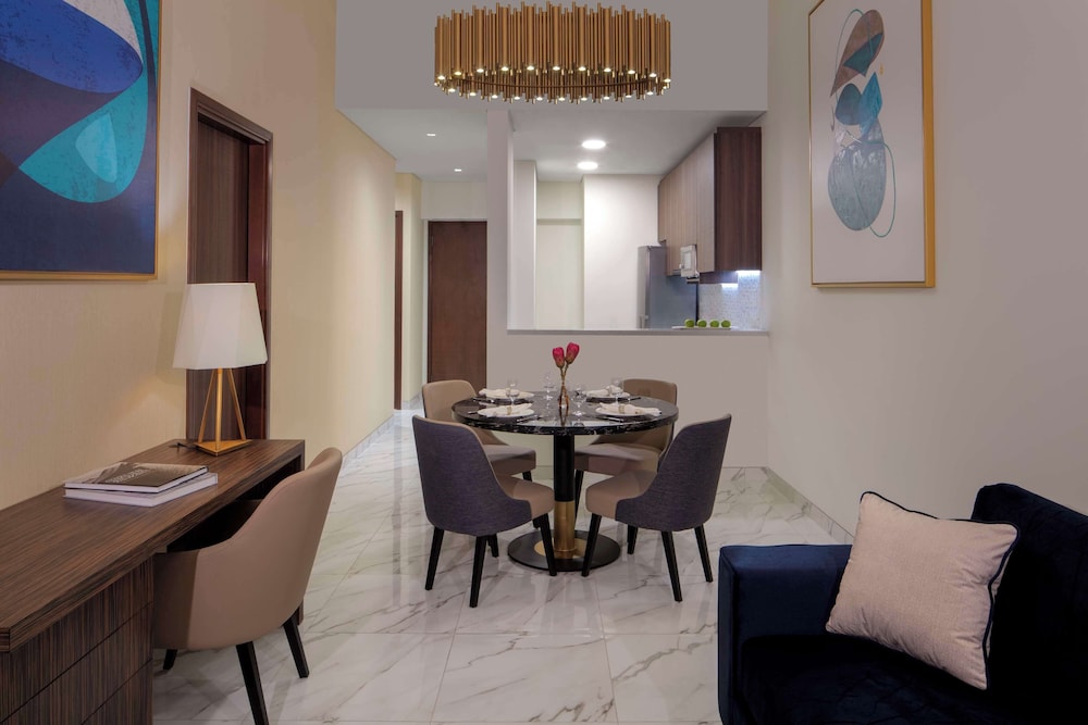 Avani + Palm View Dubai Hotel & Suites 13