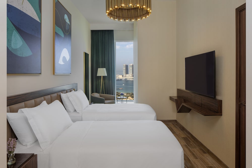 Avani + Palm View Dubai Hotel & Suites 6