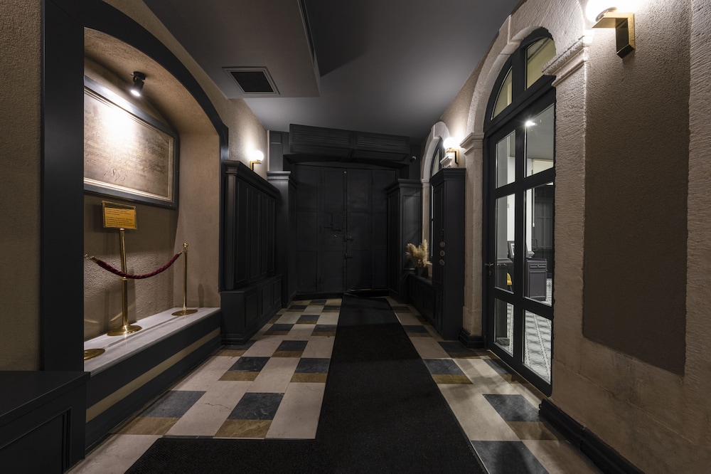 Ferman Port Hotel 13
