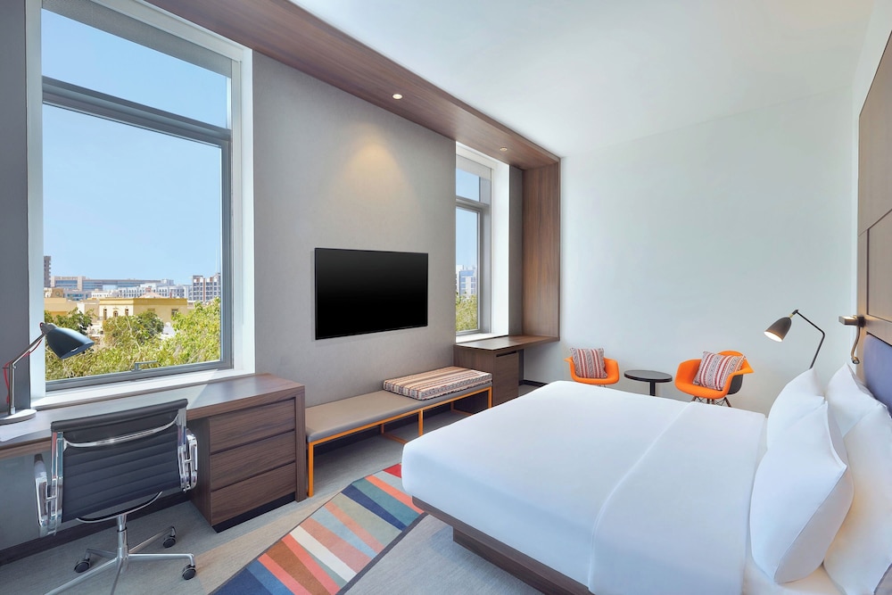 Aloft Al Mina, Dubai 10
