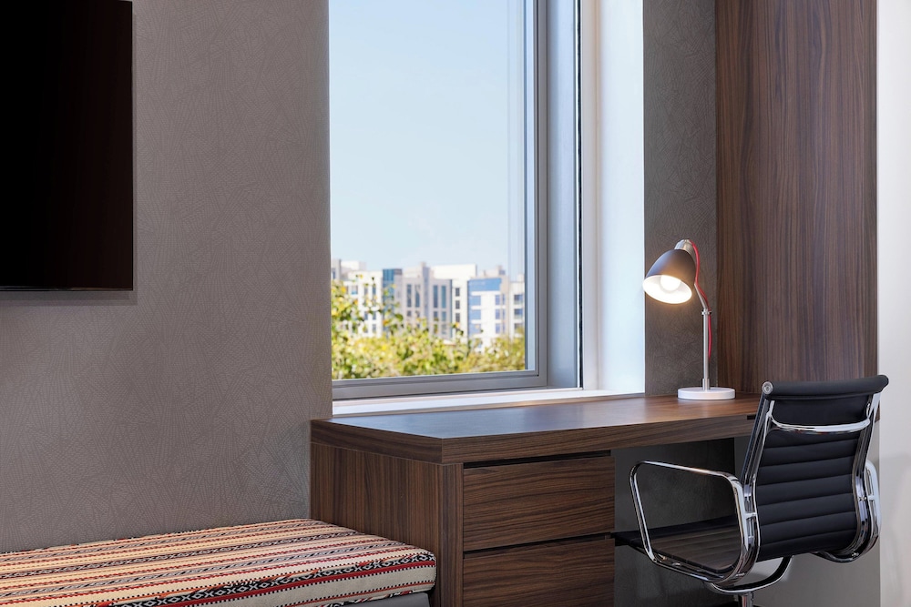 Aloft Al Mina, Dubai 14