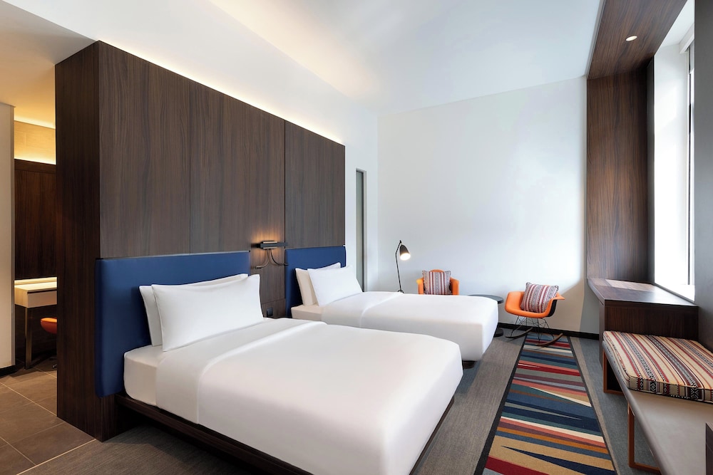 Aloft Al Mina, Dubai 7