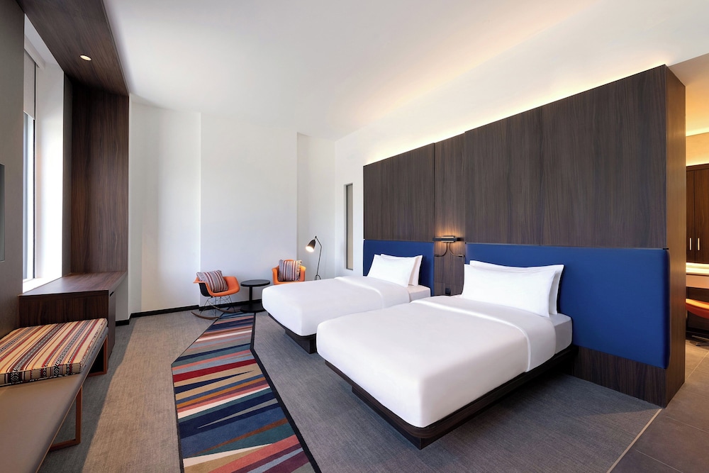 Aloft Al Mina, Dubai 11
