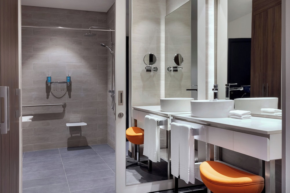 Aloft Al Mina, Dubai 24